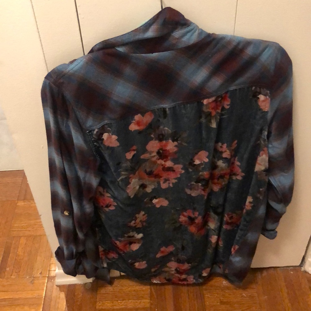 Button down - Picture 2 of 2